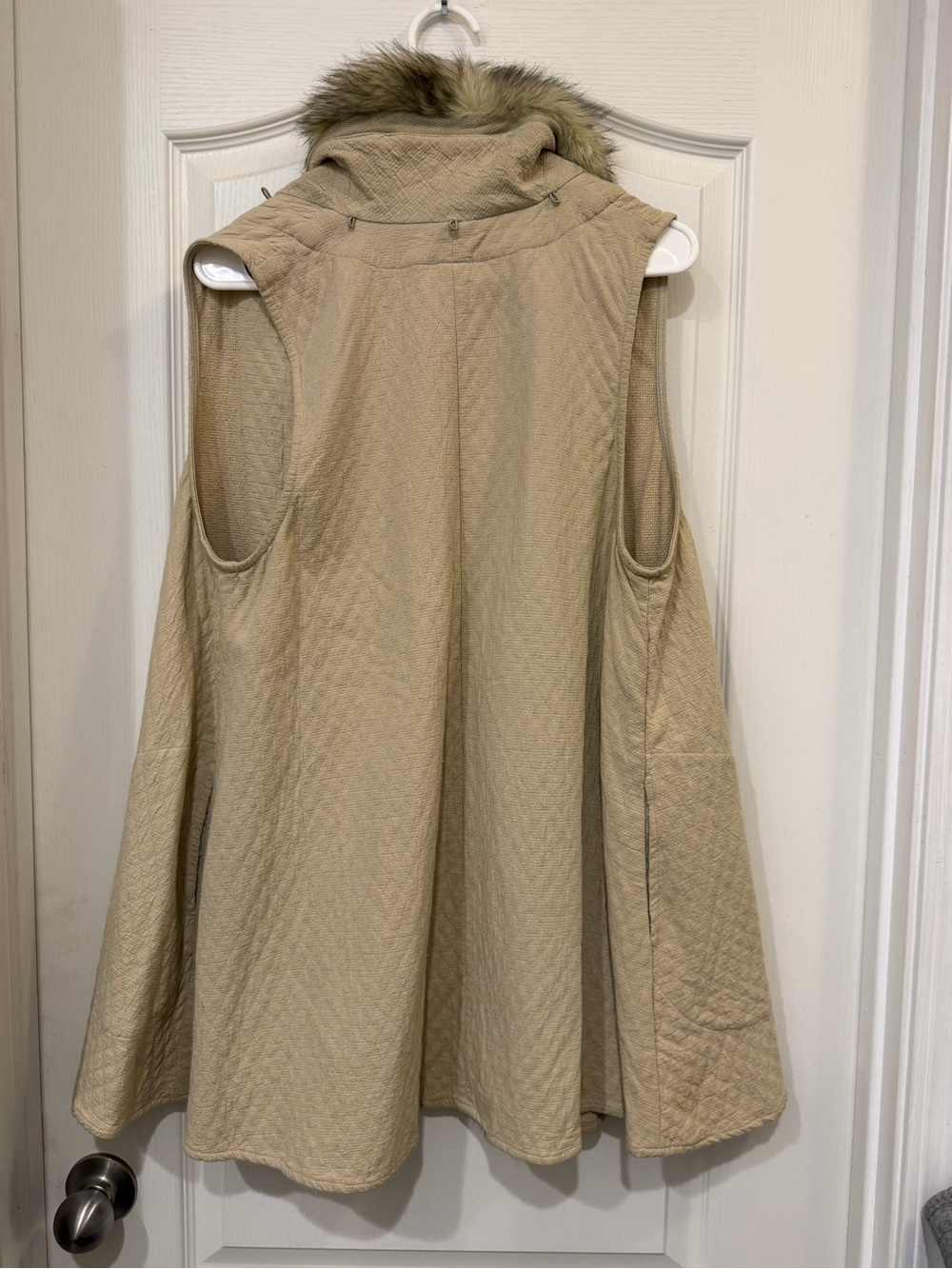 Free People- We The Free Beige Quilted Vest with Olive Faux Fur Trim - Picture 3 of 6